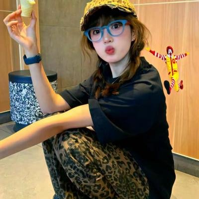 刻在石磨上的勋章